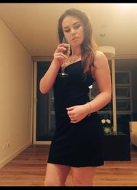 Alexis Young taking a selfie