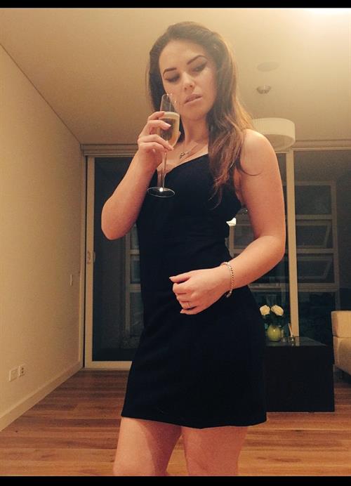 Alexis Young taking a selfie