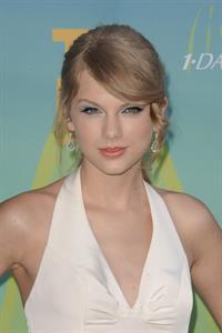 Taylor Swift at the 2011 Teen Choice Awards August 07, 2011 