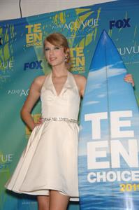 Taylor Swift at the 2011 Teen Choice Awards August 07, 2011 