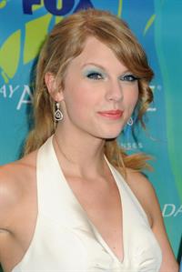 Taylor Swift at the 2011 Teen Choice Awards August 07, 2011 