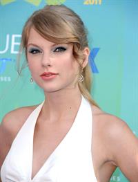 Taylor Swift at the 2011 Teen Choice Awards August 07, 2011 