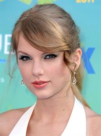 Taylor Swift at the 2011 Teen Choice Awards August 07, 2011 