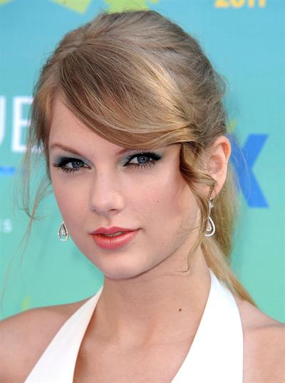 Taylor Swift at the 2011 Teen Choice Awards August 07, 2011 