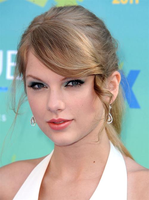 Taylor Swift at the 2011 Teen Choice Awards August 07, 2011 