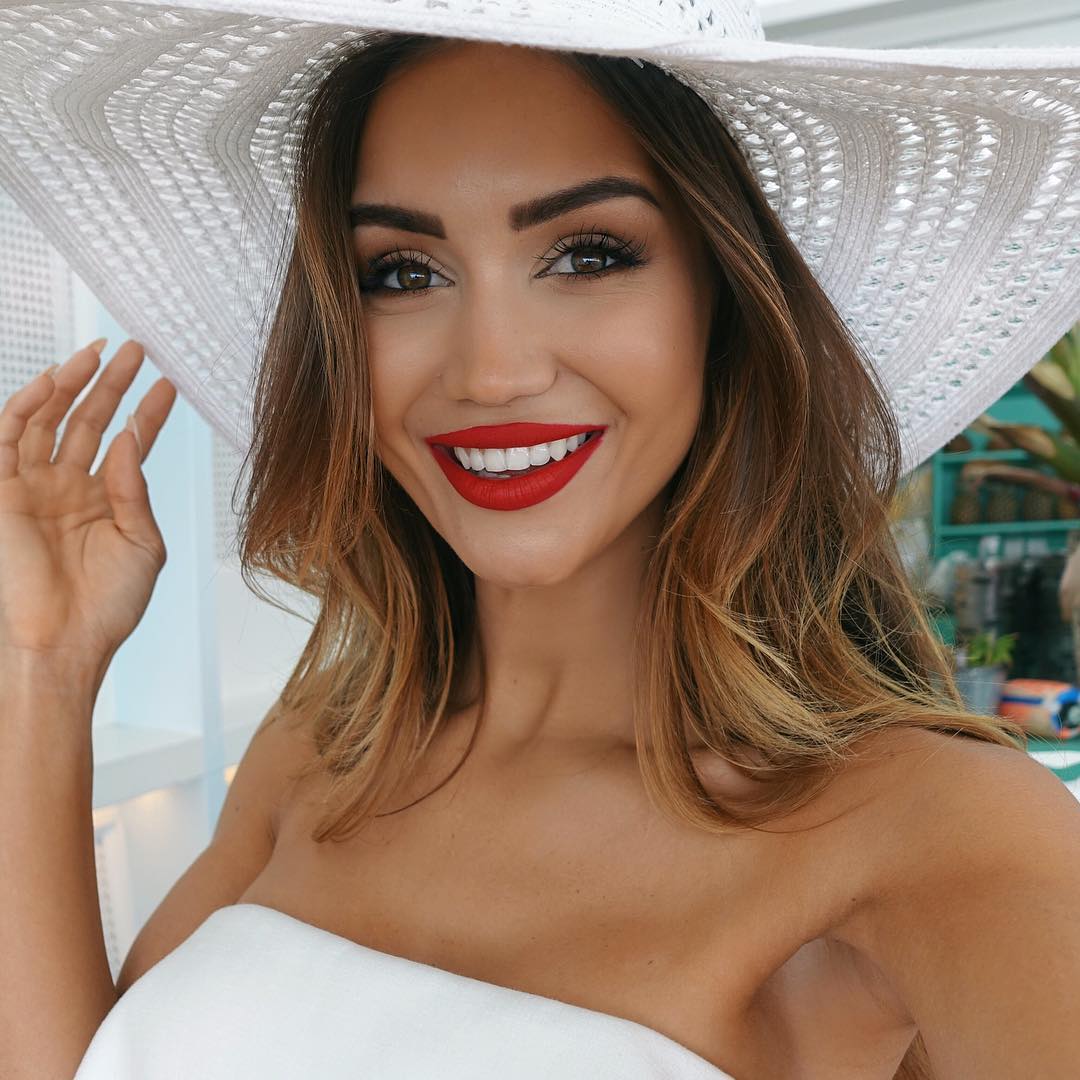 Pia Muehlenbeck taking a selfie