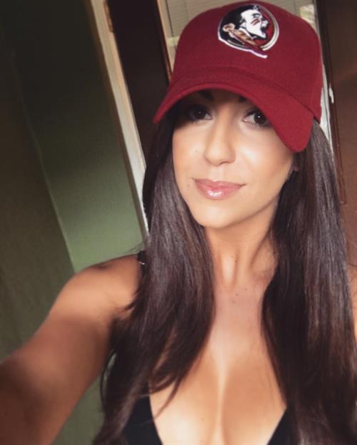 Jessica Rose Jones taking a selfie