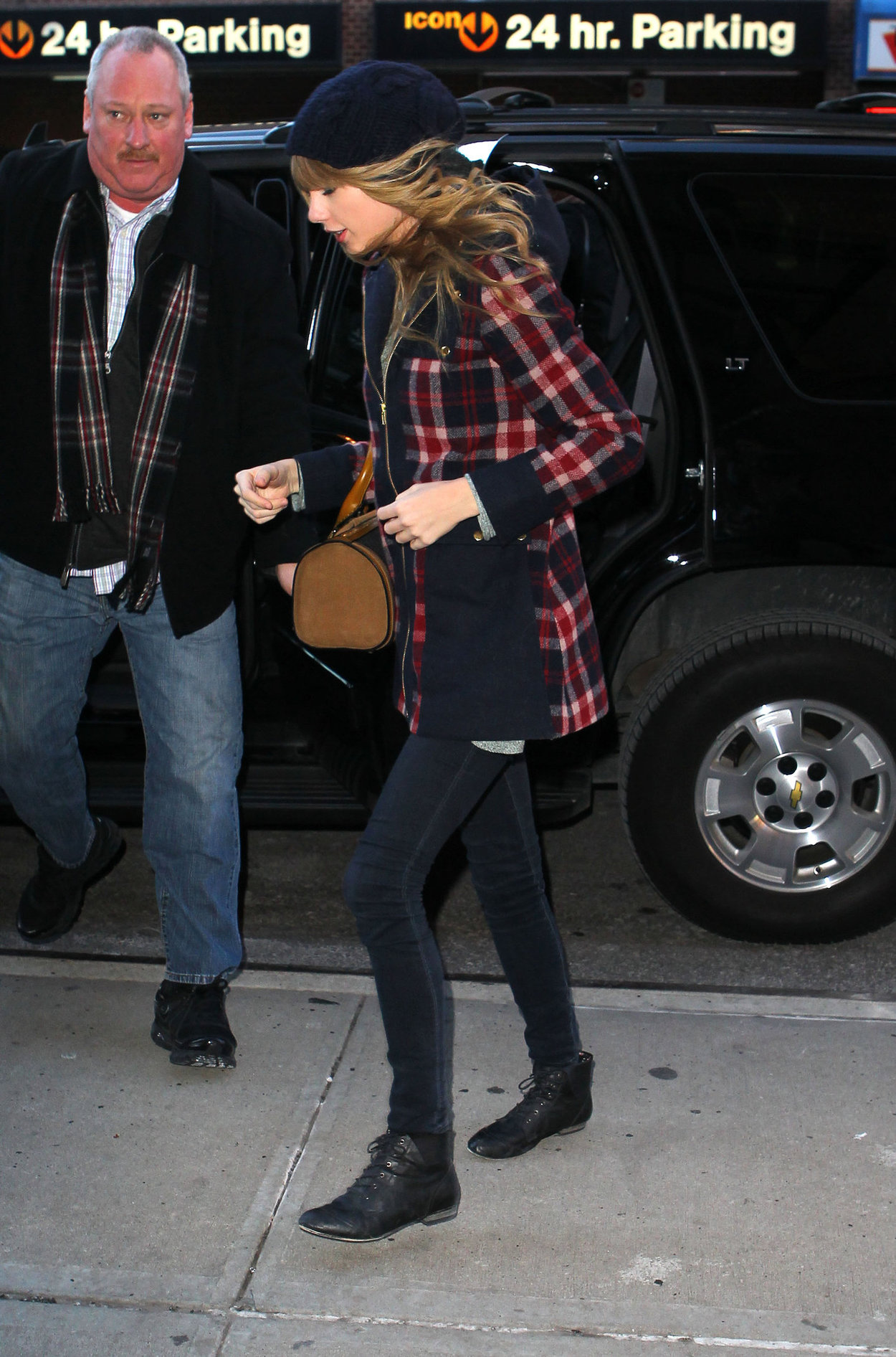 Taylor Swift arriving at her hotel in New York City December 30, 2012