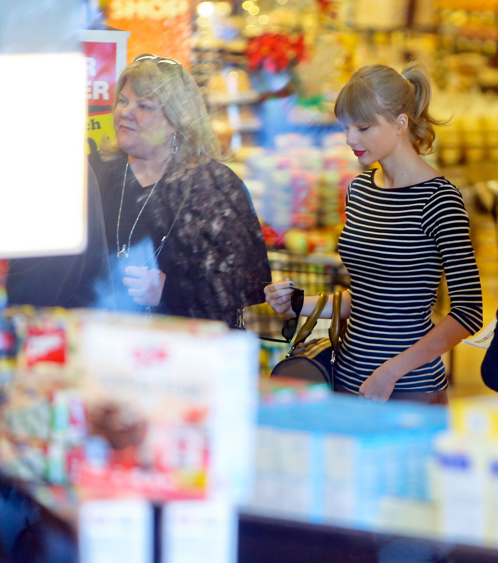 Taylor Swift grocery shopping in Studio City December 19, 2012