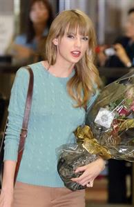 Taylor Swift at Narita International Airport in Tokyo November 21, 2012