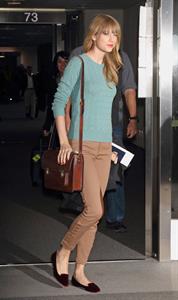 Taylor Swift at Narita International Airport in Tokyo November 21, 2012