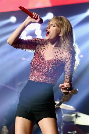 Taylor Swift at the KIIS FM 2012 Jingle Ball concert at Nokia Theatre in Los Angeles - December 1, 2012 