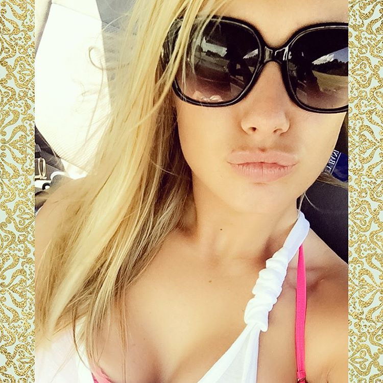 Mariah Alexis Vest Selfie Pictures Mariah Alexis Vest taking a selfie