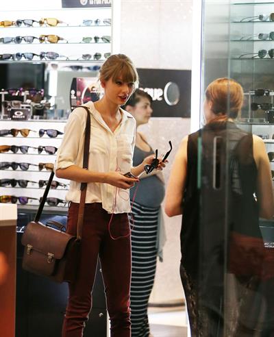 Taylor Swift out shopping in Sydney, Australia 
