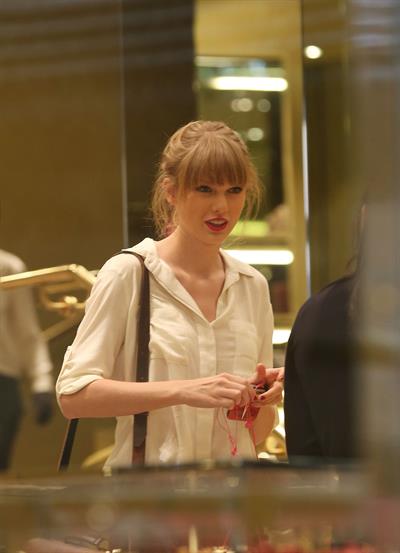 Taylor Swift out shopping in Sydney, Australia 