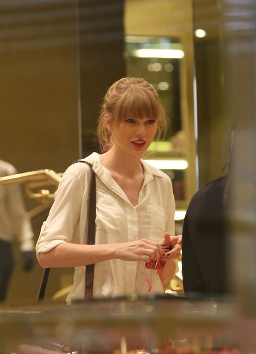 Taylor Swift out shopping in Sydney, Australia 