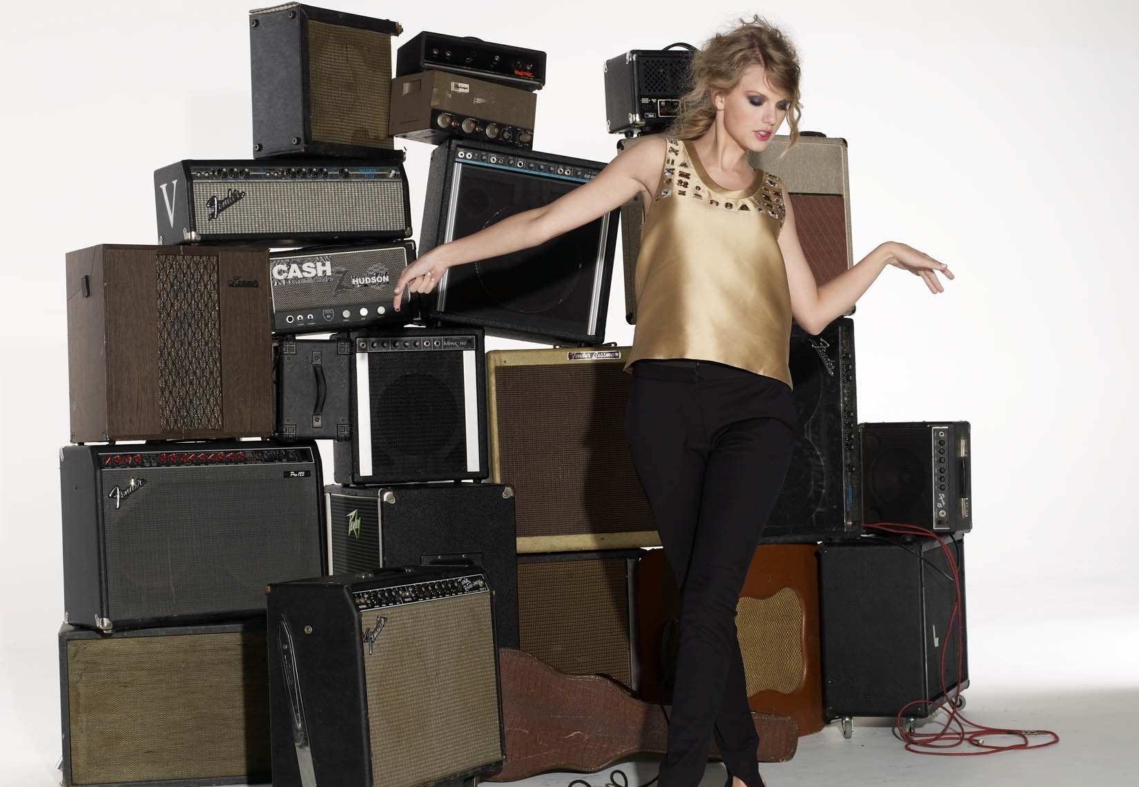 Taylor Swift Glamour Magazine November 2010 