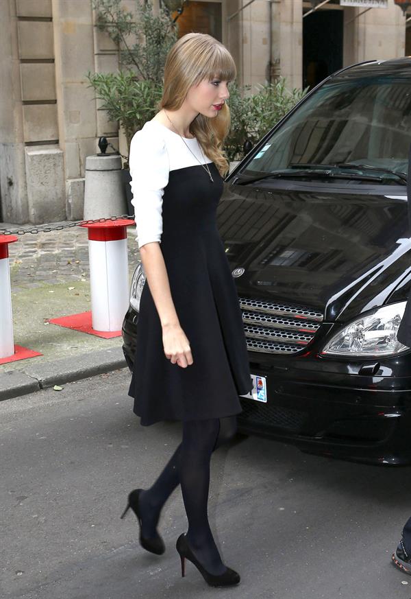 Taylor Swift NRJ radio station in Paris 11/8/12
