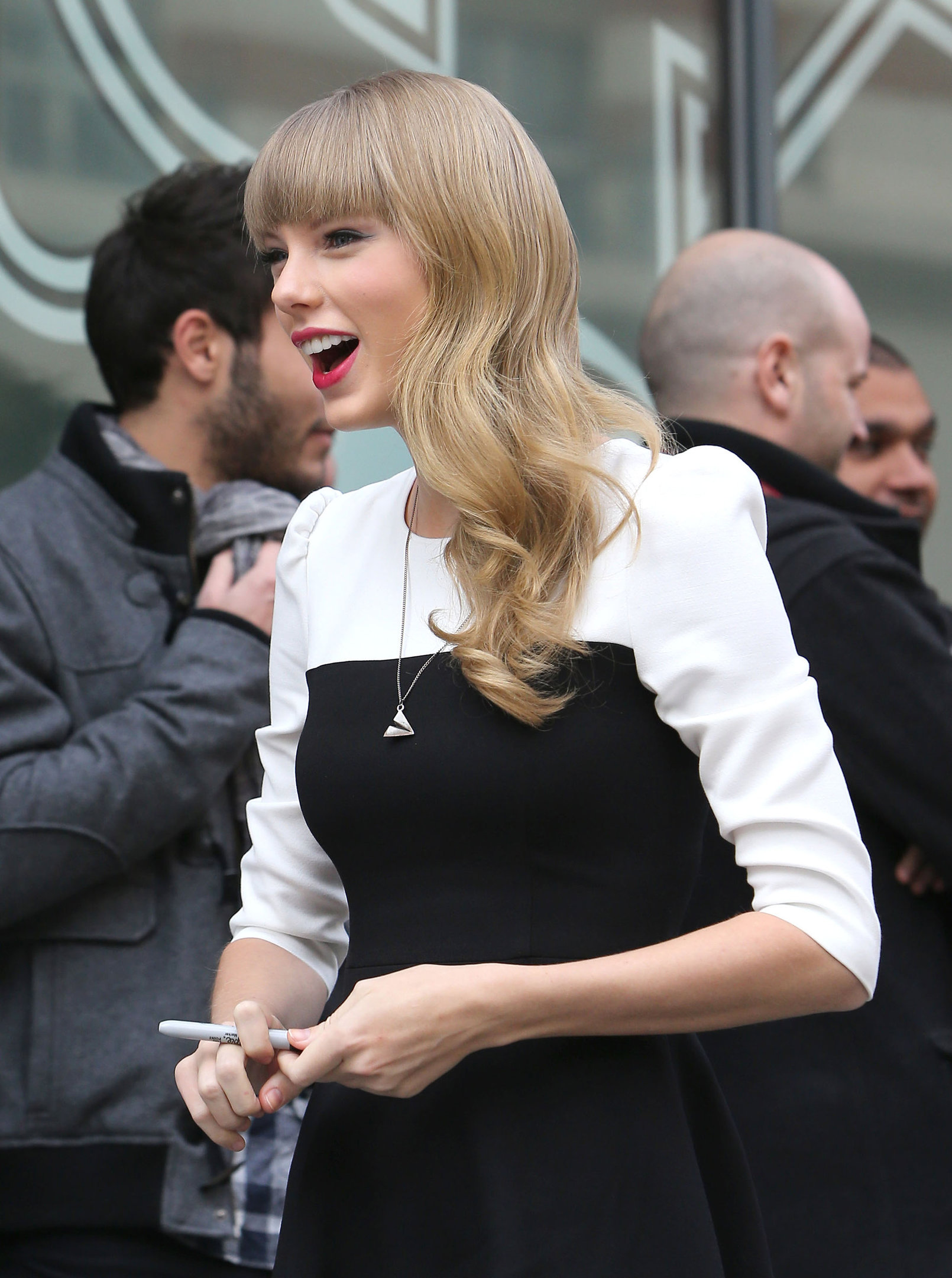 Taylor Swift NRJ radio station in Paris 11/8/12