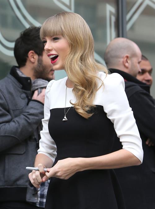 Taylor Swift NRJ radio station in Paris 11/8/12