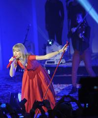 Taylor Swift at Westfield Mall in London 11/6/12