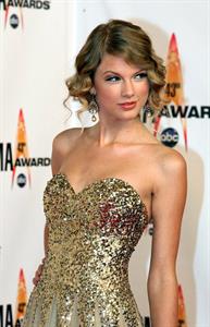 Taylor Swift the 43rd Annual CMA awards