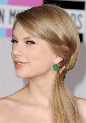 Taylor Swift 39th Annual American Music Awards in Los Angeles November 20, 2011  