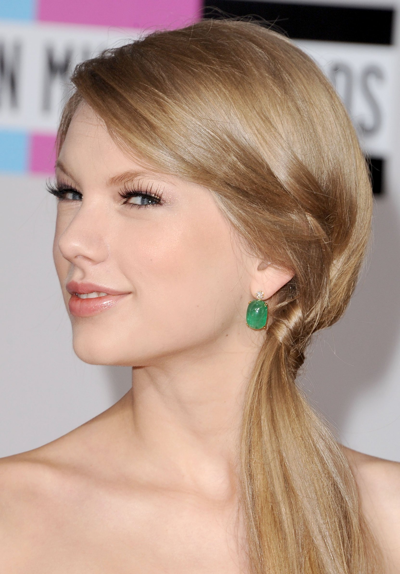 Taylor Swift 39th Annual American Music Awards in Los Angeles November 20, 2011  