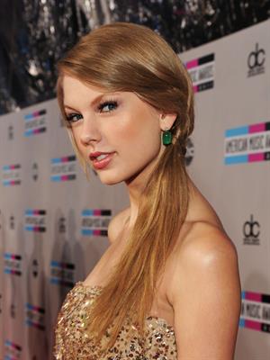 Taylor Swift 39th Annual American Music Awards in Los Angeles November 20, 2011  