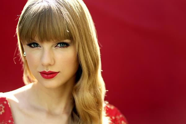 Taylor Swift - Matt Sayles portrait session in Beverly Hills on October 17, 2012