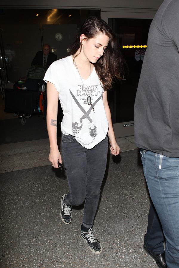 Kristen Stewart – Los Angeles airport arrival 10/4/13  