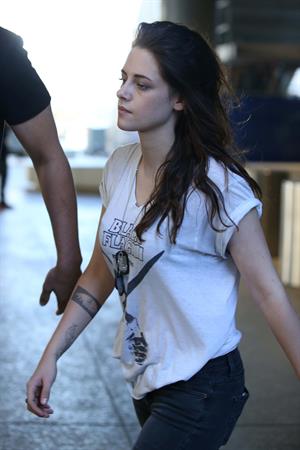 Kristen Stewart – Los Angeles airport arrival 10/4/13  