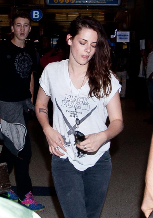 Kristen Stewart – Los Angeles airport arrival 10/4/13  