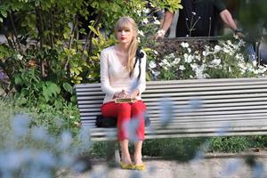 Taylor Swift films music video for ‘Begin Again’ in Paris 10/1/12 