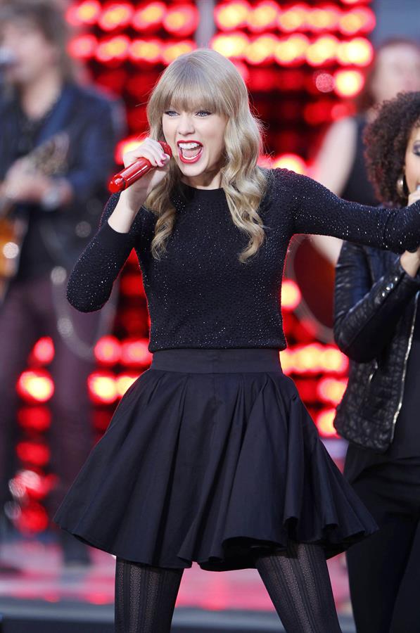 Taylor Swift performs at Good Morning America in New York City October 23, 2012 