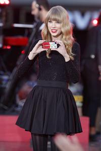 Taylor Swift performs at Good Morning America in New York City October 23, 2012 