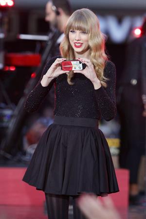 Taylor Swift performs at Good Morning America in New York City October 23, 2012 