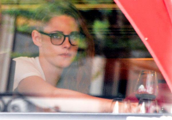 Kristen Stewart at Restaurant Le Castiglione in Paris (July 4, 2013) 