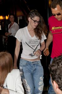Kristen Stewart at Restaurant Le Castiglione in Paris (July 4, 2013) 