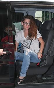 Kristen Stewart at Restaurant Le Castiglione in Paris (July 4, 2013) 