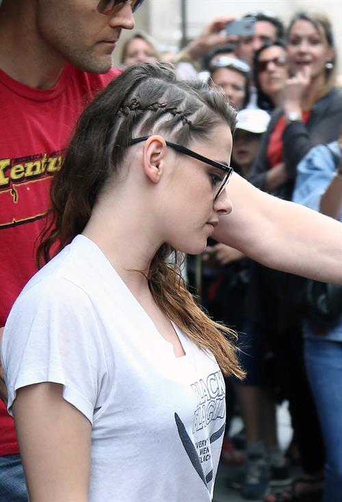 Kristen Stewart at Restaurant Le Castiglione in Paris (July 4, 2013) 