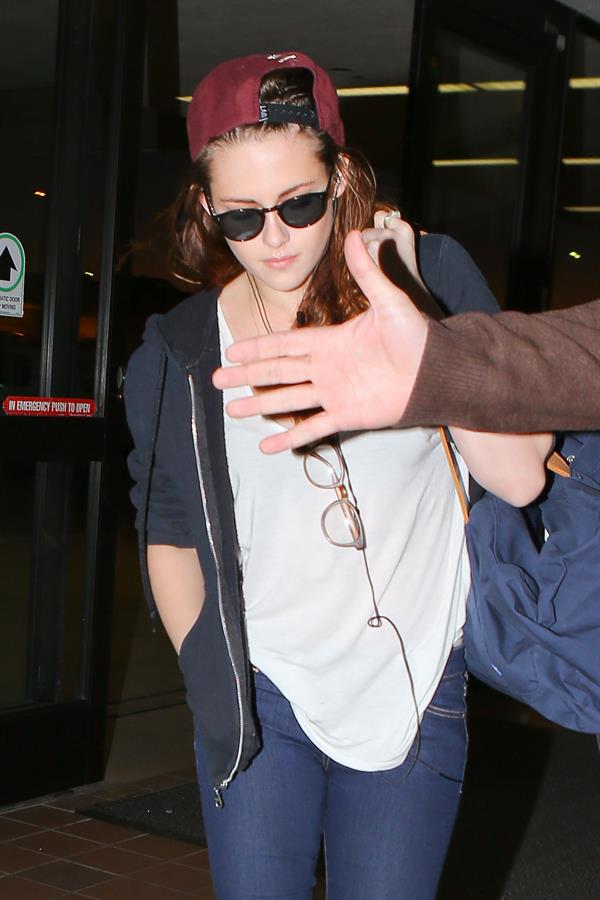 Kristen Stewart at Los Angeles Airport 12/27/12 