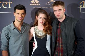 The Twilight Saga Breaking Dawn Part 2 Photocall in Madrid November 15, 2012 Gal Nu