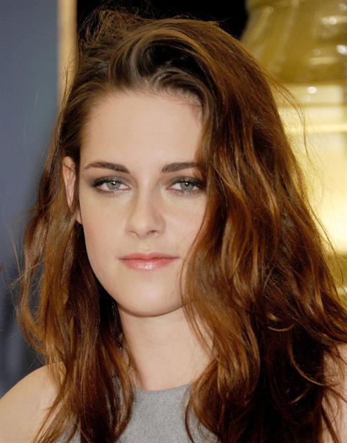 Kristen Stewart at Hollywood Foreign Press Association's Cecil B. Demille Award presentation in Beverly Hills 11/1/12