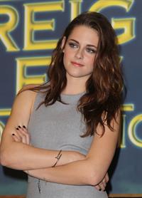 Kristen Stewart at Hollywood Foreign Press Association's Cecil B. Demille Award presentation in Beverly Hills 11/1/12