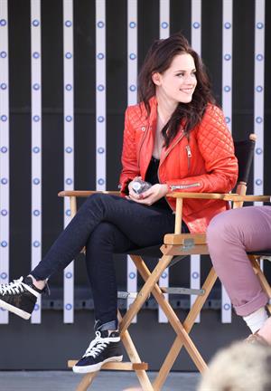 Kristen Stewart - MTV's  Snow White & the Huntsman  Sneak Peek at Universal Citywalk (May 29, 2012)