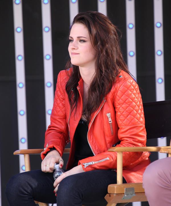 Kristen Stewart - MTV's  Snow White & the Huntsman  Sneak Peek at Universal Citywalk (May 29, 2012)