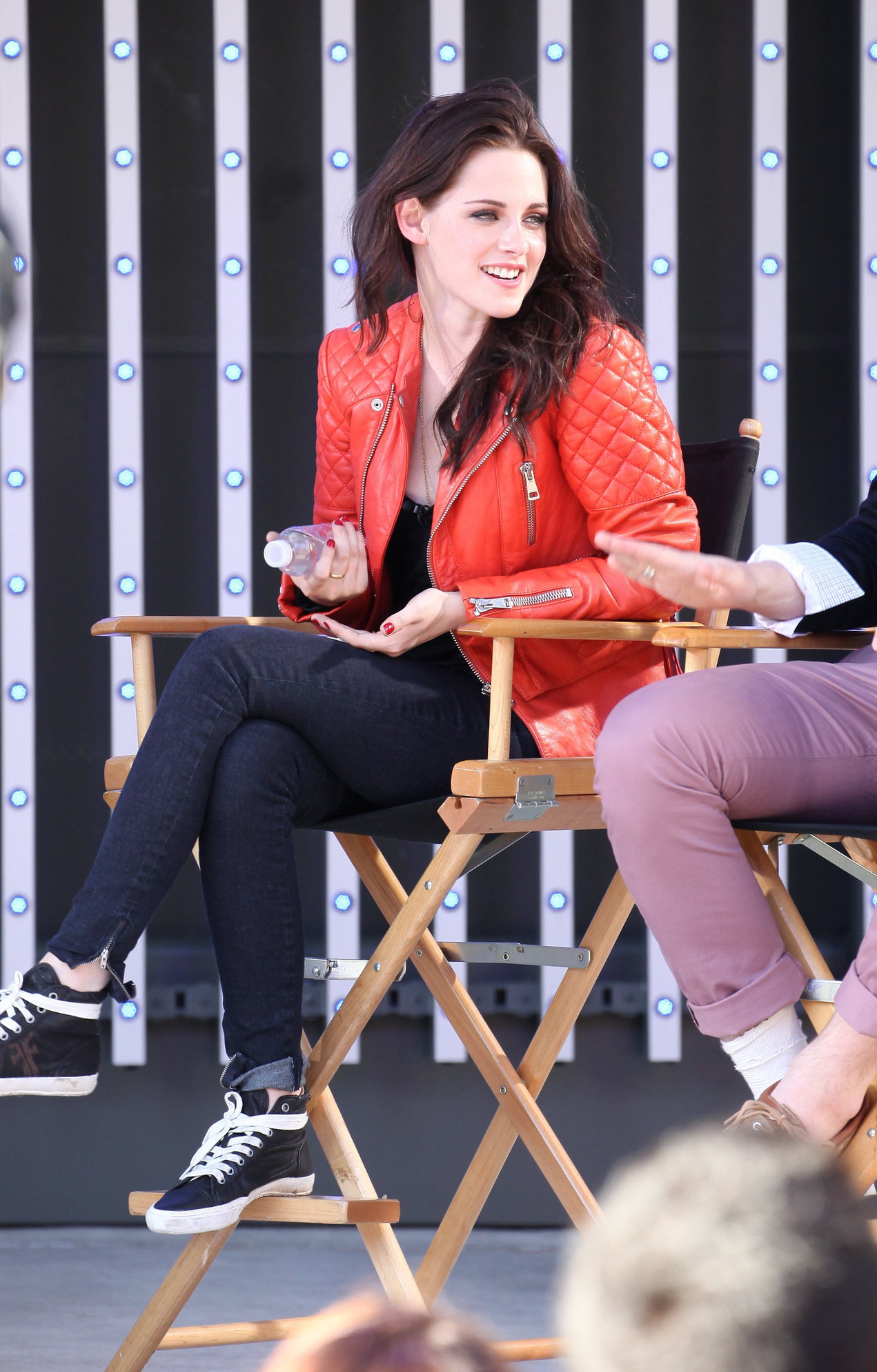 Kristen Stewart Pictures Kristen Stewart - MTV's  Snow White & the Huntsman  Sneak Peek at Universal Citywalk (May 29, 2012)