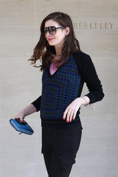 Anne Hathaway candids in London August 24, 2011 
