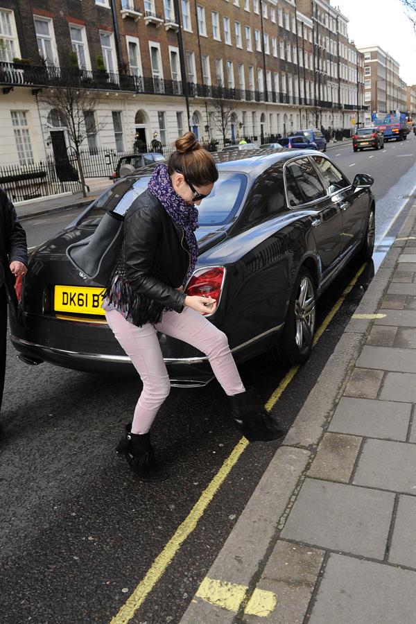 Kelly Brook Arriving home in London - Feb 6, 2013 